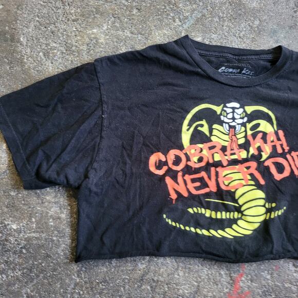 Cobra Kai Cropped T Shirt Size L Black Snake Summer Y2K Beach Gym Workout - Picture 2 of 9